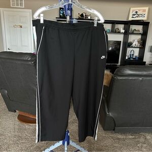 Nike crop elastic drawstring waist workout leisure Capri. Size 12/14